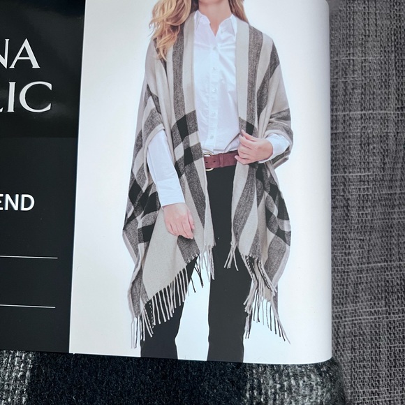Banana Republic cashmere wrap - Picture 2 of 6